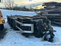 Istrail hook trailer with tipping function