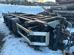 Istrail hook trailer with tipping function