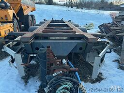 Istrail hook trailer with tipping function