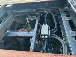 Istrail hook trailer with tipping function