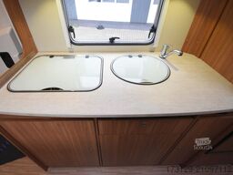 CARADO A 464 DOPPELBETT +TV AHK 6xSITZPL. 150PS