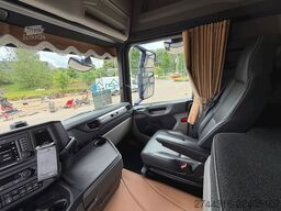 SCANIA R560 6X2-2