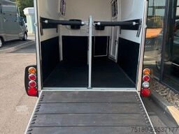 HUMBAUR Maximus 2 Pferdeanhänger Vollpolyester 2,7t