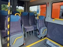 MERCEDES-BENZ 2 x Lagerfahrzeug Bürgerbus Niederflur 9 Sitze