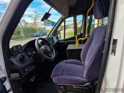MERCEDES-BENZ 2 x Vorlauffahrzeug Bürgerbus Niederflur 9 Sitze