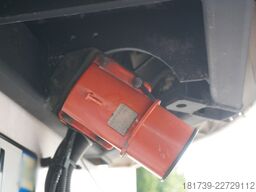 Lamberet refrigerated semi-trailer / Carrier