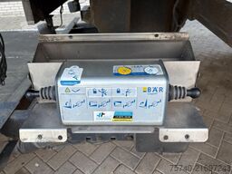 Schmitz SKO 18 + STUURAS + LOADLIFT + CARRIER