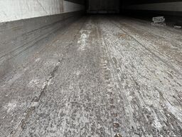 Schmitz SKO 18/LZG + STUURAS + LOADLIFT + CARRIER