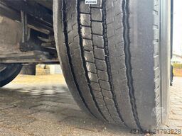 MAN TGS 26.420 6x4 hooklift truck – container – crane