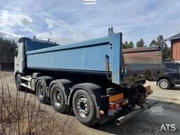 Volvo FH540 8x4 Tridem hook loader – box – 167,000 km! W