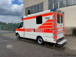 MERCEDES-BENZ Sprinter III KOFFER RWD 319CDI*RTW*RETTUNGSWAGEN