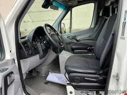 MERCEDES-BENZ Sprinter III KOFFER RWD 319CDI*RTW*RETTUNGSWAGEN