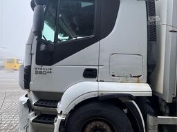 Iveco Stralis 360 4x2 box truck with full side opening.