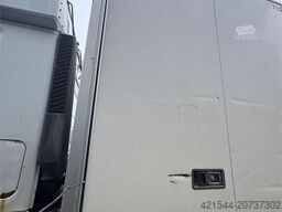 Iveco Stralis 360 4x2 box truck with full side opening.