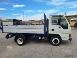 Isuzu NKR 77