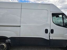 IVECO 35S16 A8 V L, mittellang & hoch, kleiner Schaden