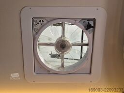 BÜRSTNER Lyseo T 744 *2x Hubbett*2xTV*MaxxFan*Navi*Solar