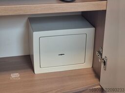 BÜRSTNER Lyseo T 744 *2x Hubbett*2xTV*MaxxFan*Navi*Solar