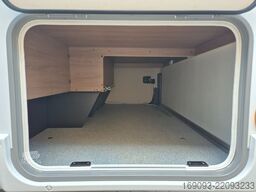 BÜRSTNER Lyseo T 744 *2x Hubbett*2xTV*MaxxFan*Navi*Solar