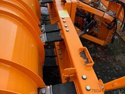 Bucher Schneepflug Ramox 300