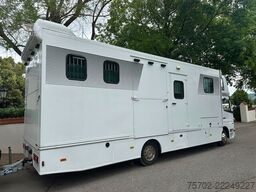 Mercedes-Benz Atego 1023 4 Pferde + Kiste Wohnung