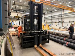 Maximal FD100T-MWL3 10-ton fork lift truck as a repair obj