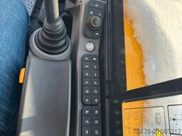 JCB Hydradig / Skid-Steer-Aufnahme / nur 375h / 2024