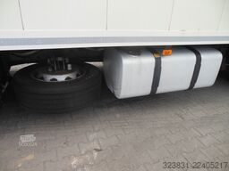 RENAULT T460.18, KLEIDER KOFFER