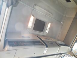 RENAULT T460.18, KLEIDER KOFFER