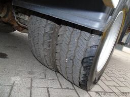 Volvo FL 240 + 12t + euro 5 + lift