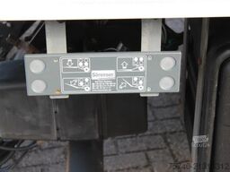 MAN TGL 8.220 + MANUAL + EURO 6 + LIFT