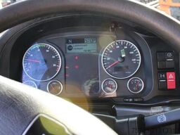MAN TGL 8.220 + MANUAL + EURO 6 + LIFT