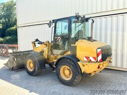 CATERPILLAR 908M / 2015 BJ / 7.656 H / Schaufel + Gabel