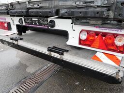 SCHMITZ CARGOBULL SKO 24/ LBW 2000 kg / DS / ZURRLEISTE / 12642 XL