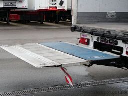 SCHMITZ CARGOBULL SKO 24/ LBW 2000 kg / DS / ZURRLEISTE / 12642 XL