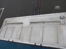 SCHMITZ CARGOBULL SKO 24/ LBW 2000 kg / DS / ZURRLEISTE / 12642 XL