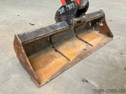 Kubota U 27-4