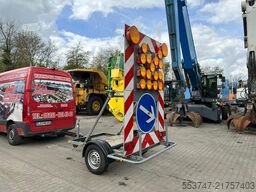  Other Verkehrssicherungsanhänger / Pfeil Rechts...