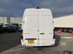 Mercedes-Benz Sprinter 319 1.9 CDI / L4 H3 / RWD / / Leder / ...