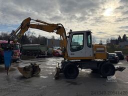 LIEBHERR 309 Litronic Spitzhammer/ 2xSchaufeln