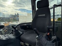 LIEBHERR 309 Litronic Spitzhammer/ 2xSchaufeln