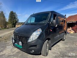 Renault Master van with two sets of tires.