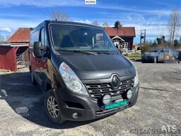 Renault Master van with two sets of tires.