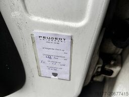 Peugeot Boxer 2.0 HDI BOX + LIFT