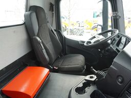 Mercedes-Benz Arocs 2633 flatbed truck / Crane FASSI