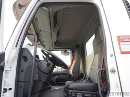 Renault C280 DTI 8 / FASSI crane 5.6T / range 8m