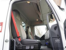 Renault C280 DTI 8 / FASSI crane 5.6T / range 8m