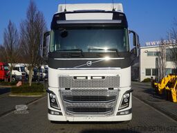 Volvo FH 650 8x4 / Truck chassis / steered 4th