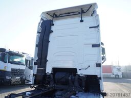 Volvo FH 650 8x4 / Truck chassis / steered 4th