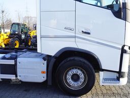 Volvo FH 650 8x4 / Truck chassis / steered 4th